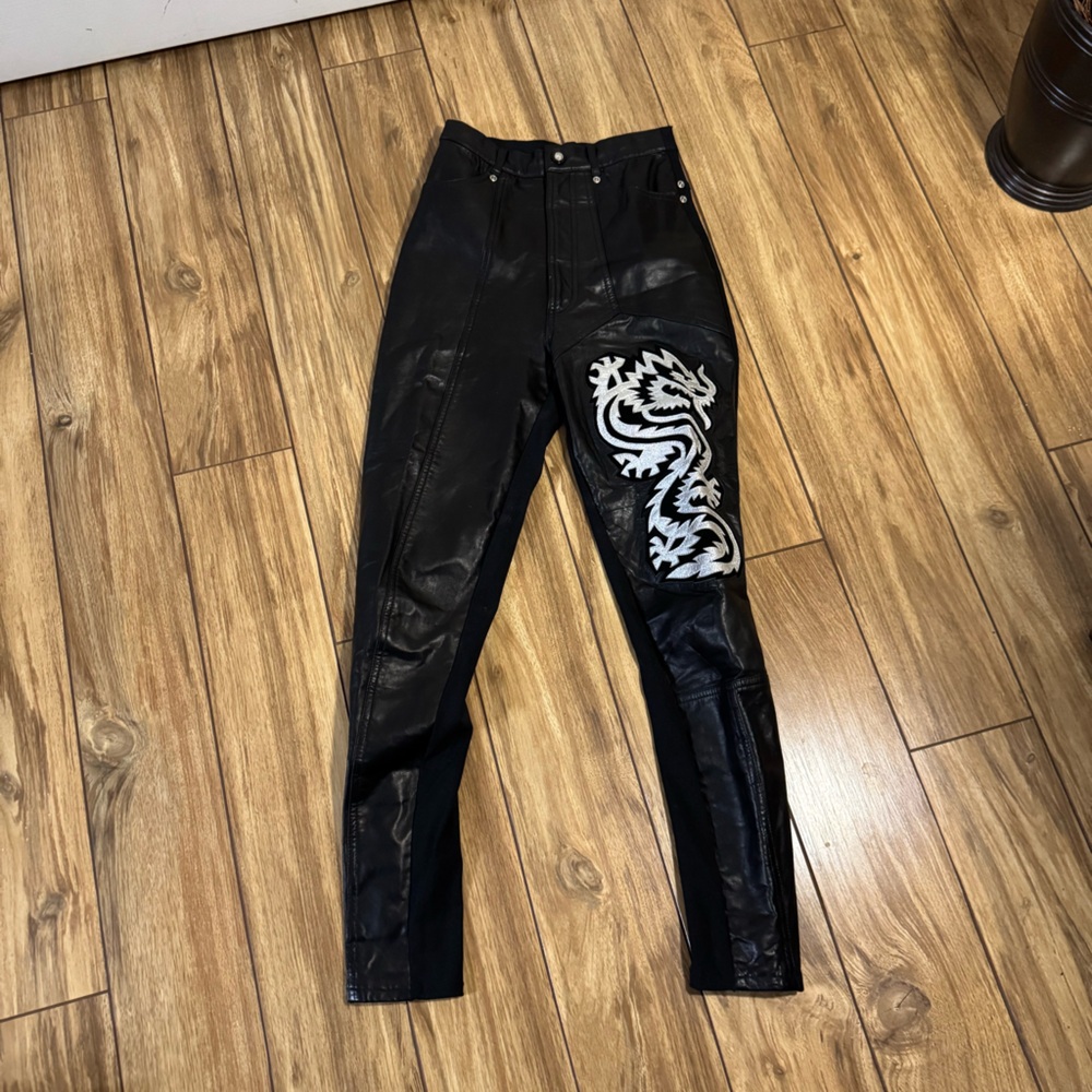 Onitsuka brand women's fox leather pants that's a very small size